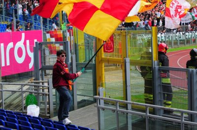 <p>Lorenzo Sprovieri,la nostra mascotte sbandieratore della tribuna tevere</p>